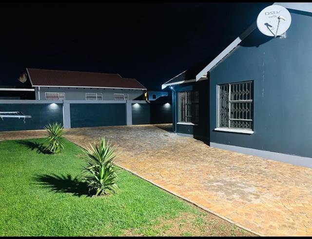 3 BEDROOM PROPERTY TO RENT IN FLEURHOF